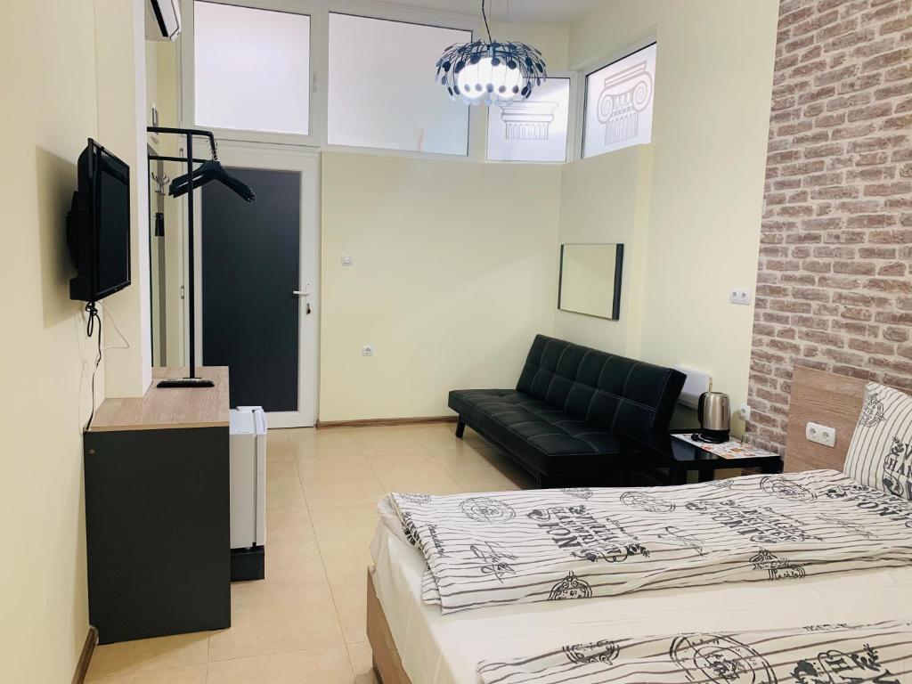Agora Studios - Economy Double Room Without Balcony (Ground Floor)