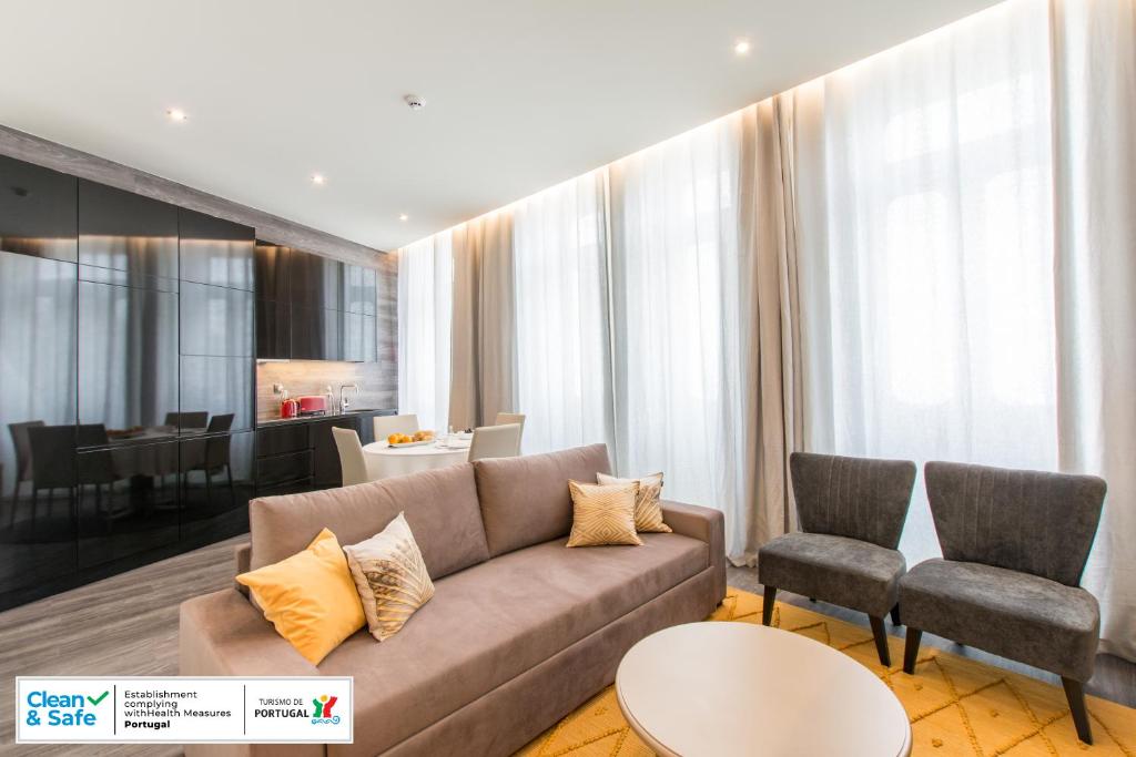 a living room with a couch and two chairs at LETHESHOME Apartments in Porto