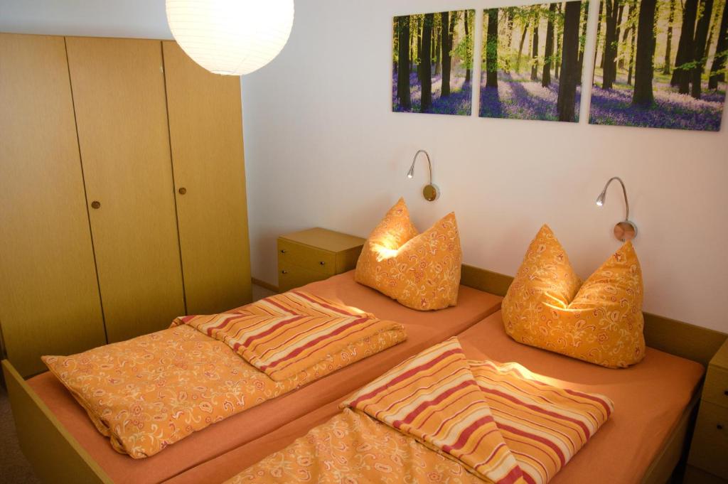 Postel nebo postele na pokoji v ubytování Steiert Panorama Apartments Todtnau