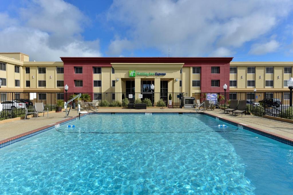 a large swimming pool in front of a hotel at Holiday Inn Express San Francisco Airport South, an IHG Hotel in Burlingame