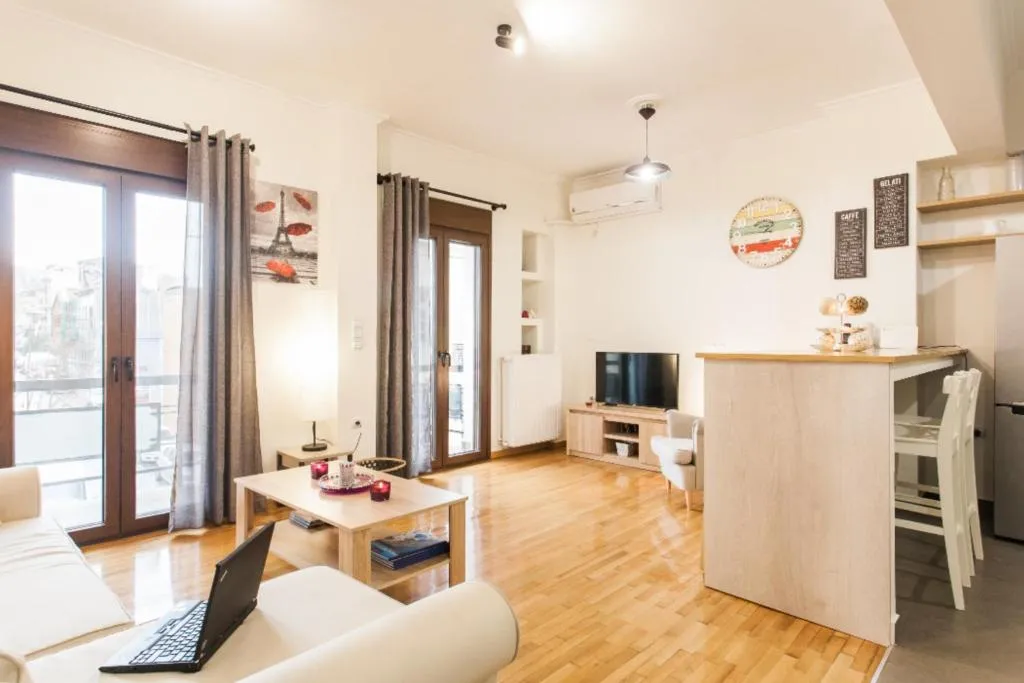 Neighborly Nest, Atena, Grecia