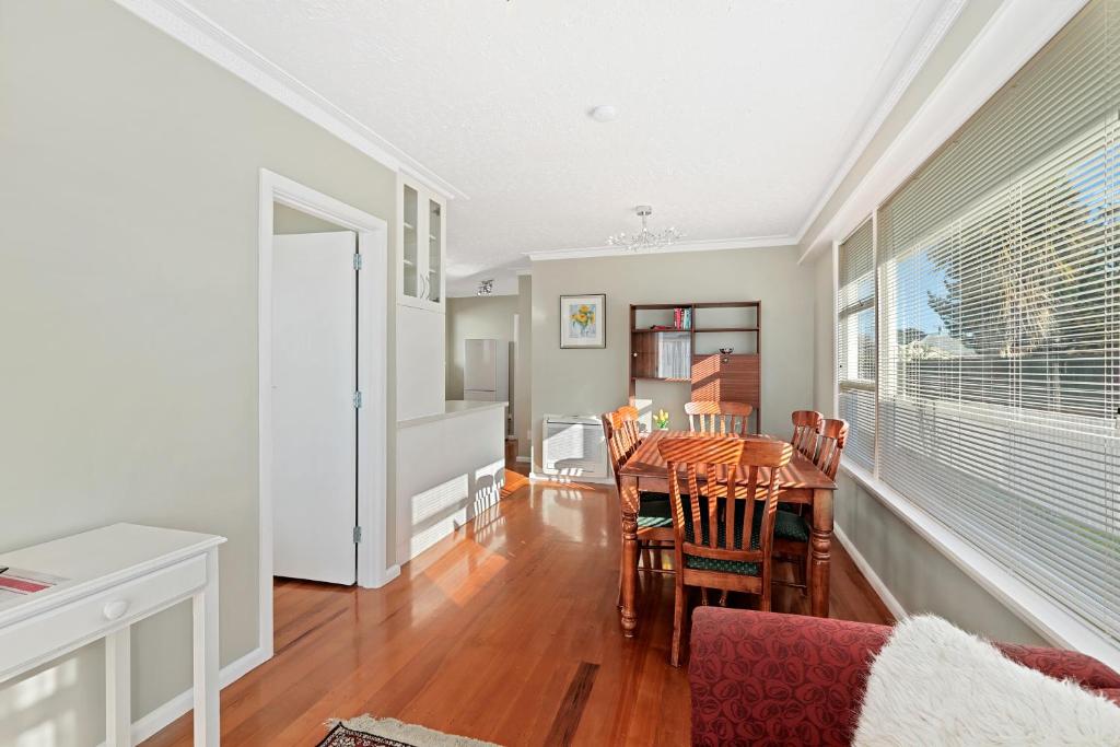 Coastal City Retreat - New Brighton Accommodation - Housity