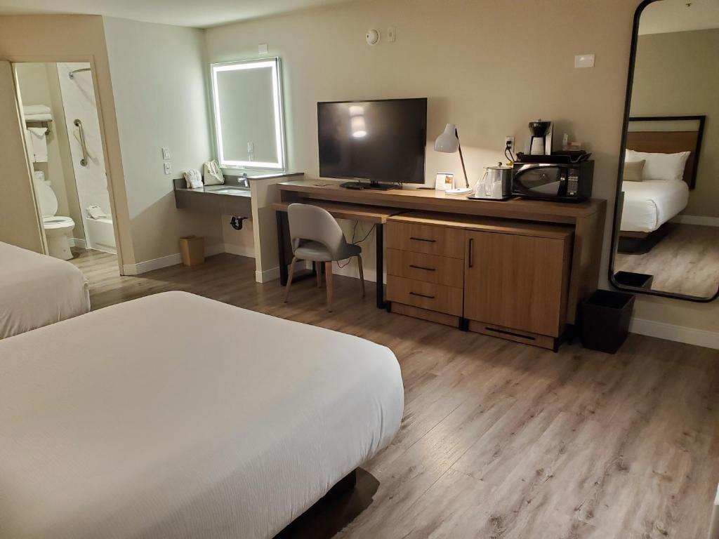 Wyndham Garden San Diego - Queen Room With Two Queen Beds - Non-Smoking