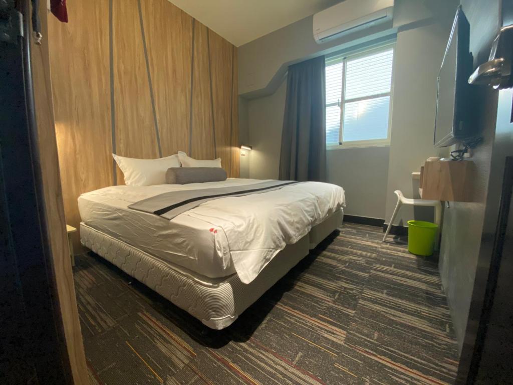 Postel nebo postele na pokoji v ubytování 雅舍 Arthur Hostel