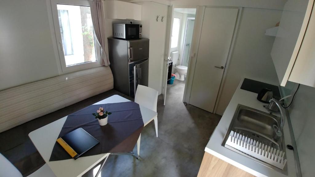 Kuchyň nebo kuchyňský kout v ubytování Victoria Mobilehome in Union Camping Cavallino