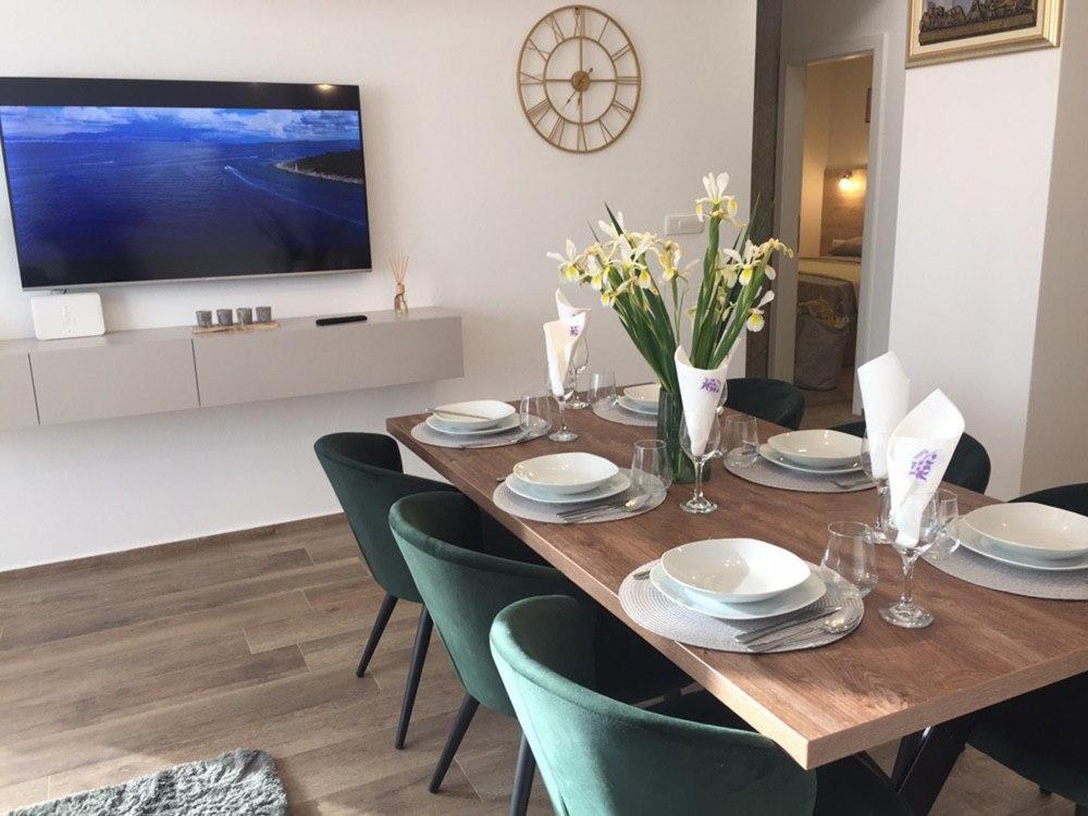 TV a/nebo společenská místnost v ubytování Luxury Apartment Sofia