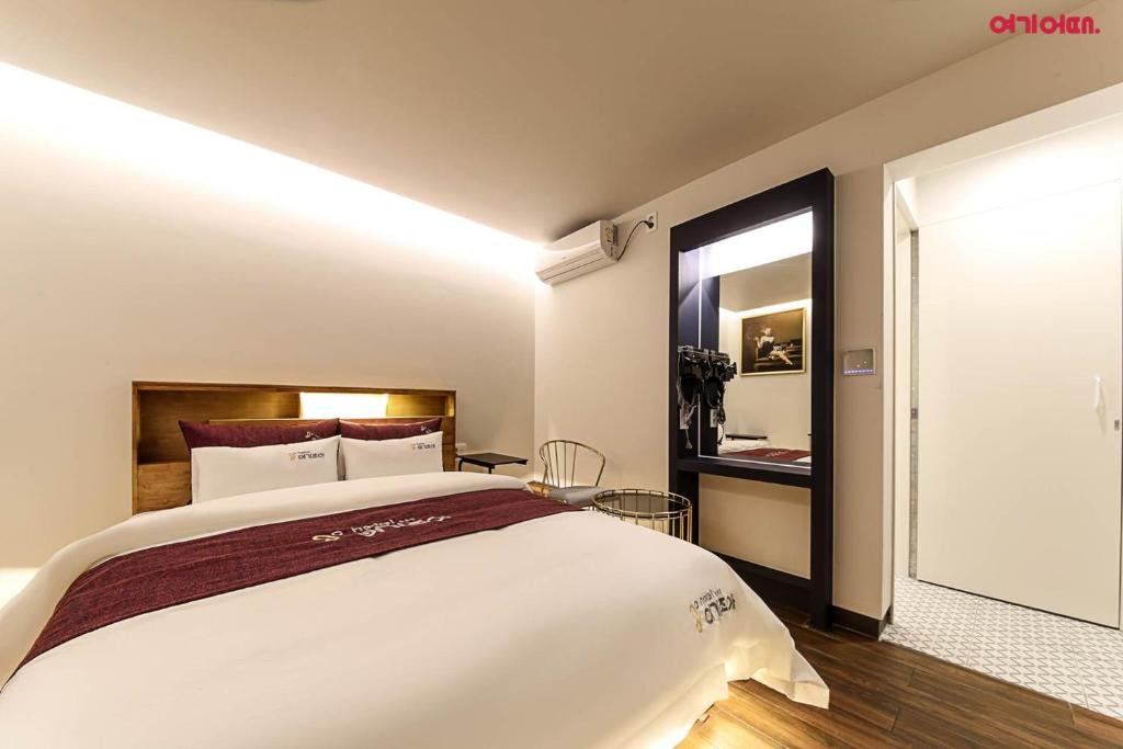 Postel nebo postele na pokoji v ubytování Hotel Yeogijoa