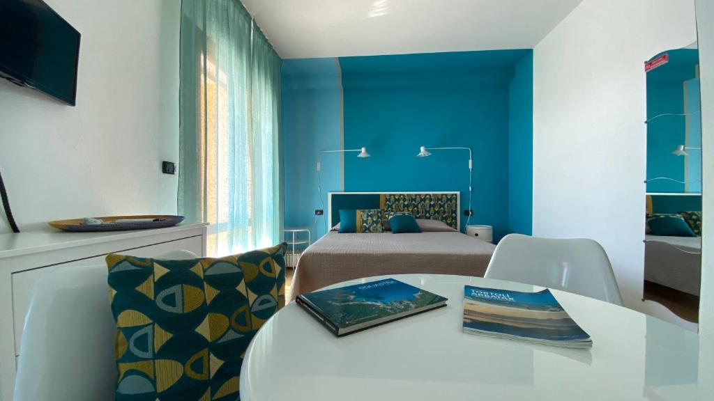 En eller flere senger på et rom på La Tortorella Room & Apartment