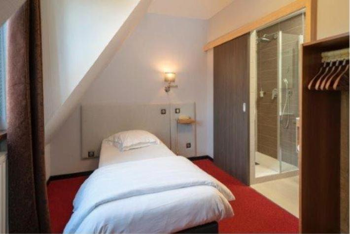 Postel nebo postele na pokoji v ubytování Hôtel Le Verger De Bischwiller