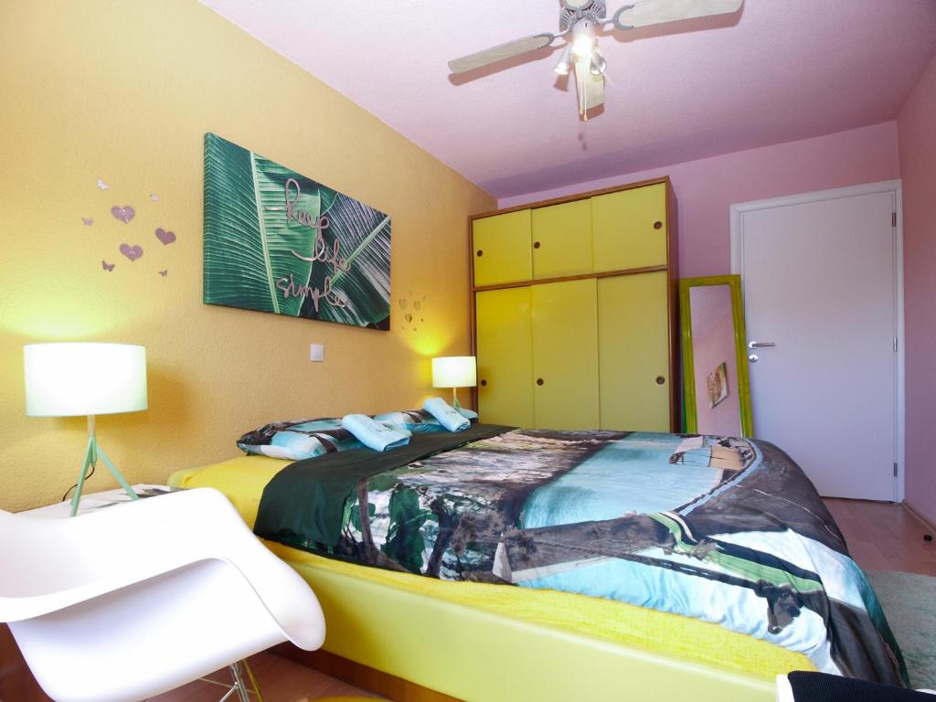 Łóżko lub łóżka w pokoju w obiekcie House Vesna 1479