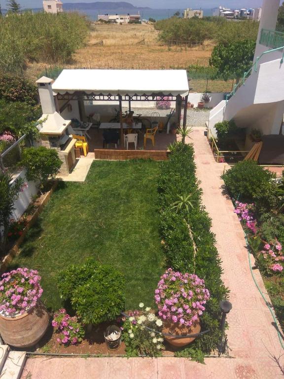 Vonkajšia záhrada v ubytovaní Marina Villa