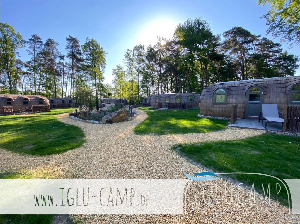 a campsite with a yard with a gravel driveway at Iglu Camp Heidewald in Sassenberg