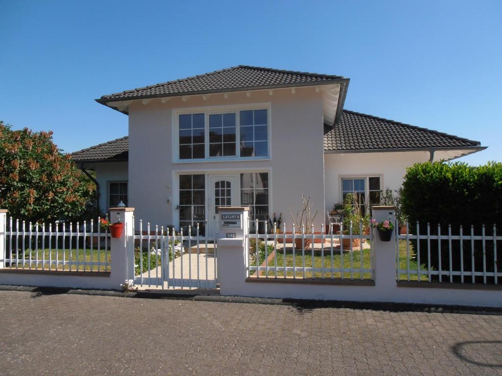 a white fence in front of a house at FeWo Nala II in Trier