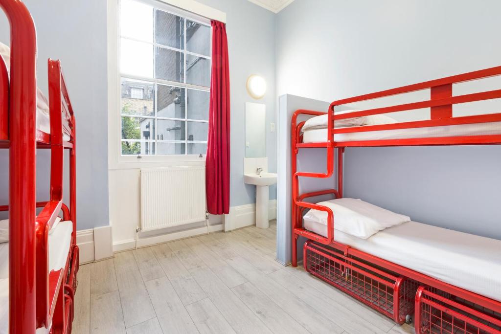 Astor Victoria Hostel photo