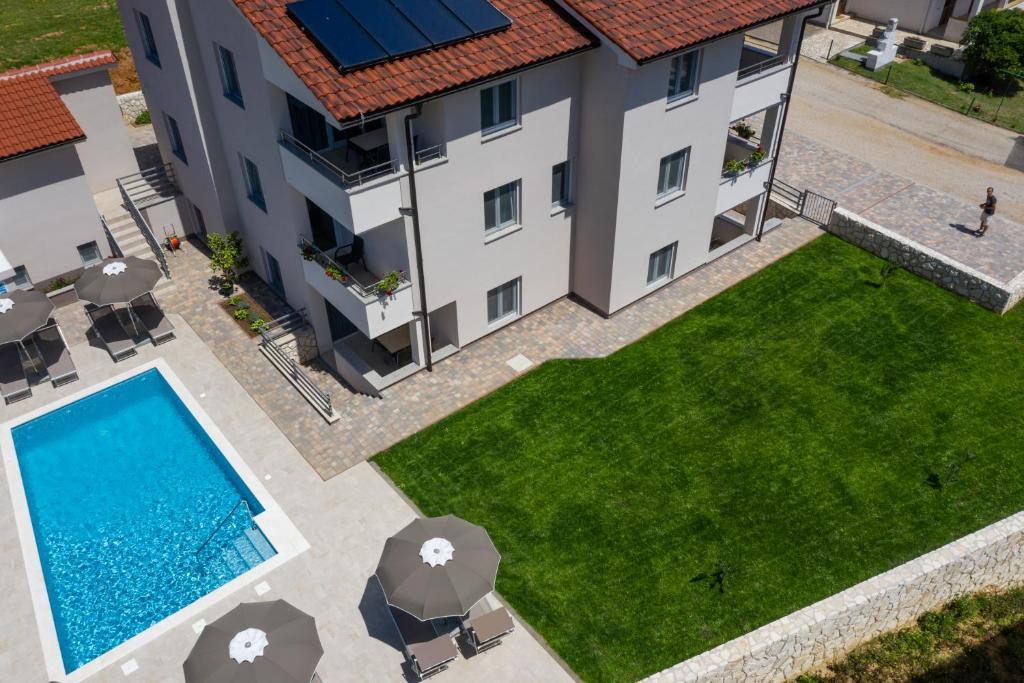 Bazén v ubytovaní Apartments Mateo 2 alebo v jeho blízkosti