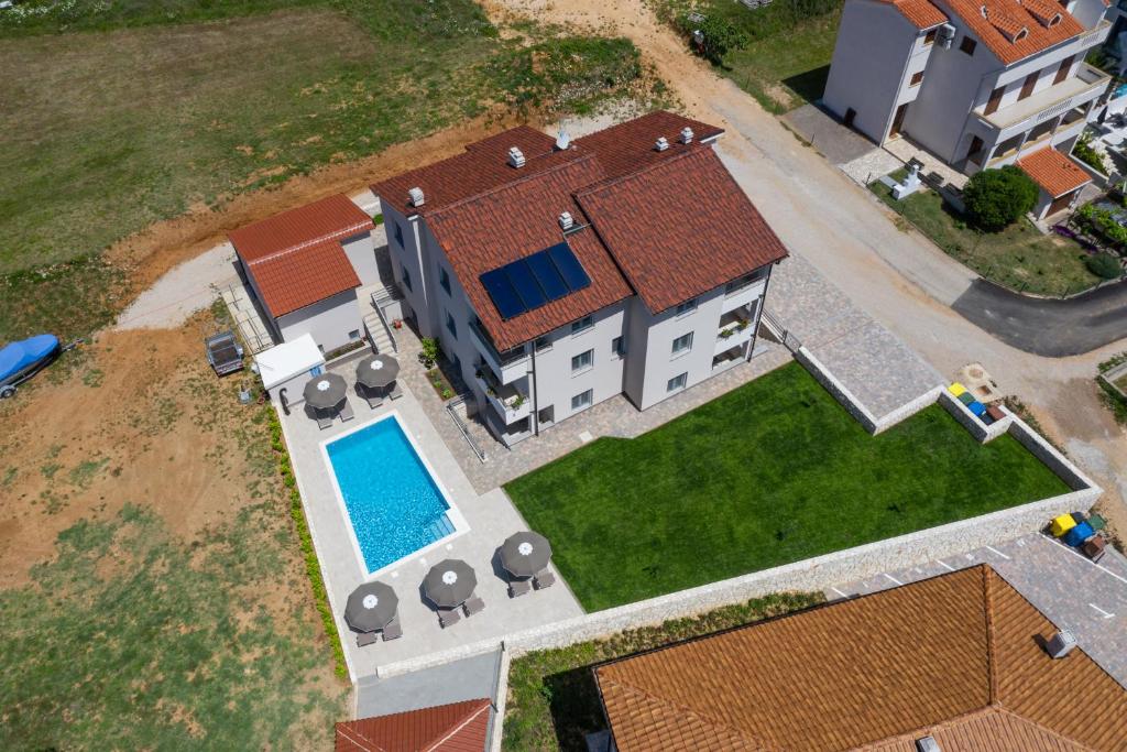 Bazén v ubytovaní Apartments Mateo 2 alebo v jeho blízkosti