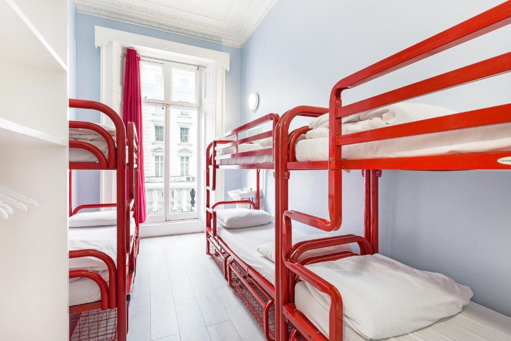 Astor Victoria Hostel - 