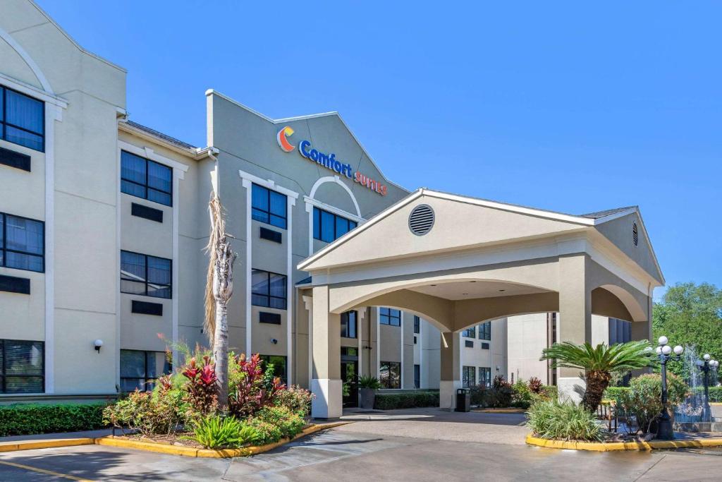 a rendering of a hospital with a building at Comfort Suites - Near the Galleria in Houston