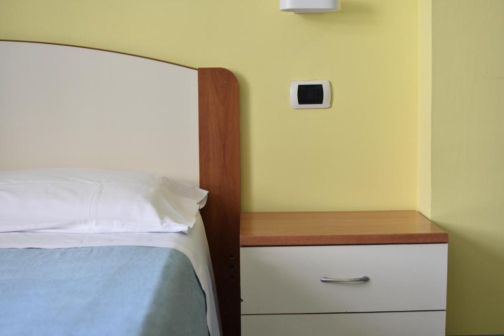 Postel nebo postele na pokoji v ubytování Hotel Bristol - a 30 mt dalla spiaggia