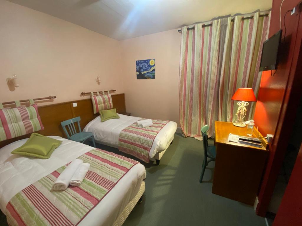 Postel nebo postele na pokoji v ubytování Logis Hôtel restaurant Bel Horizon