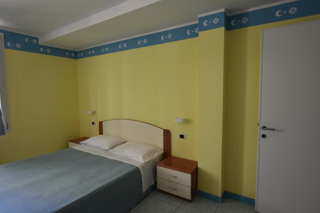 Postel nebo postele na pokoji v ubytování Hotel Bristol - a 30 mt dalla spiaggia