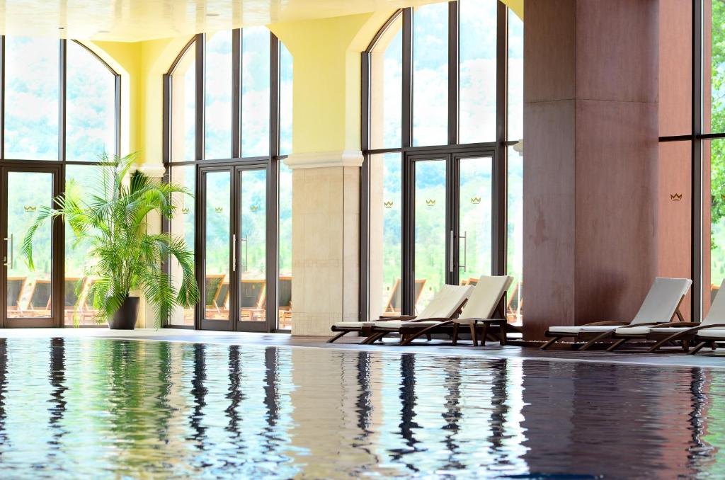 Bazén v ubytování Hyatt Regency Pravets Resort nebo v jeho okolí