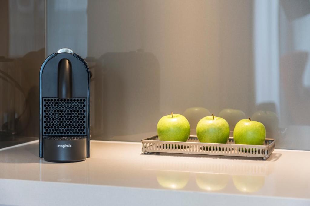 Capri by Fraser Leipzig - Resim 37