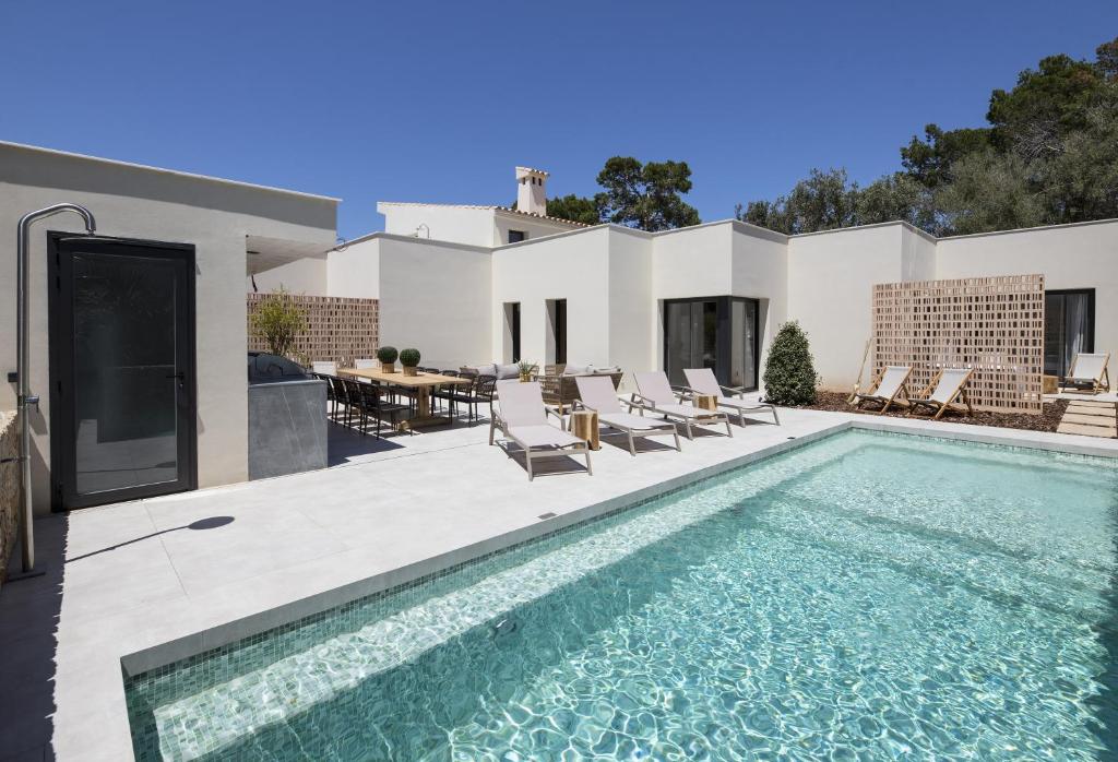 a swimming pool in the backyard of a house at Villa Torrenova 36 in Magaluf