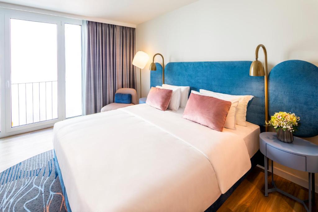 Capri by Fraser Leipzig - Resim 24