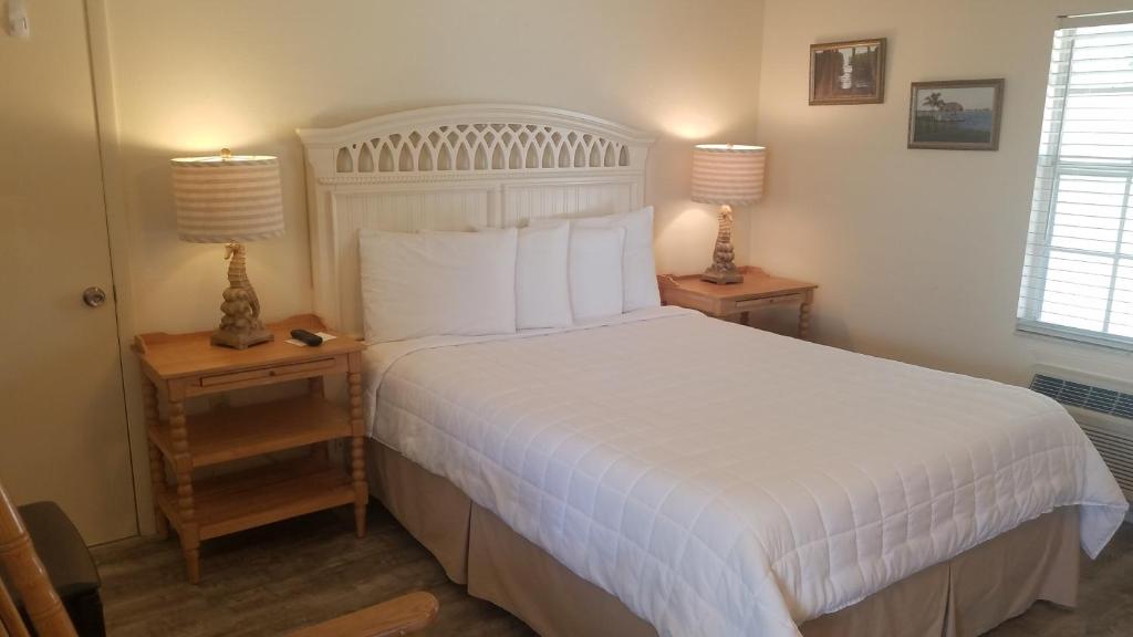 Uma cama ou camas num quarto em Parmer's Resort