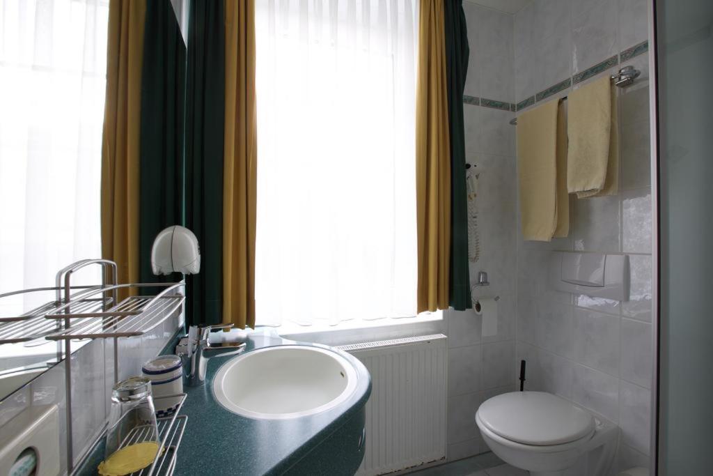 Au P'tit Max - Studios hotel - Resim 10