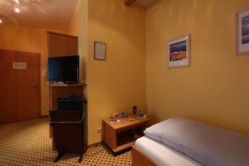 Au P'tit Max - Studios hotel - Resim 18