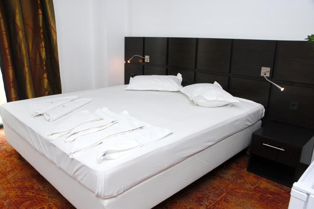 Postel nebo postele na pokoji v ubytování Hotel Mercur