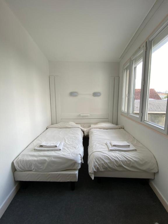 Hotel du Centre Lucé Chartres - Stanza Quadrupla