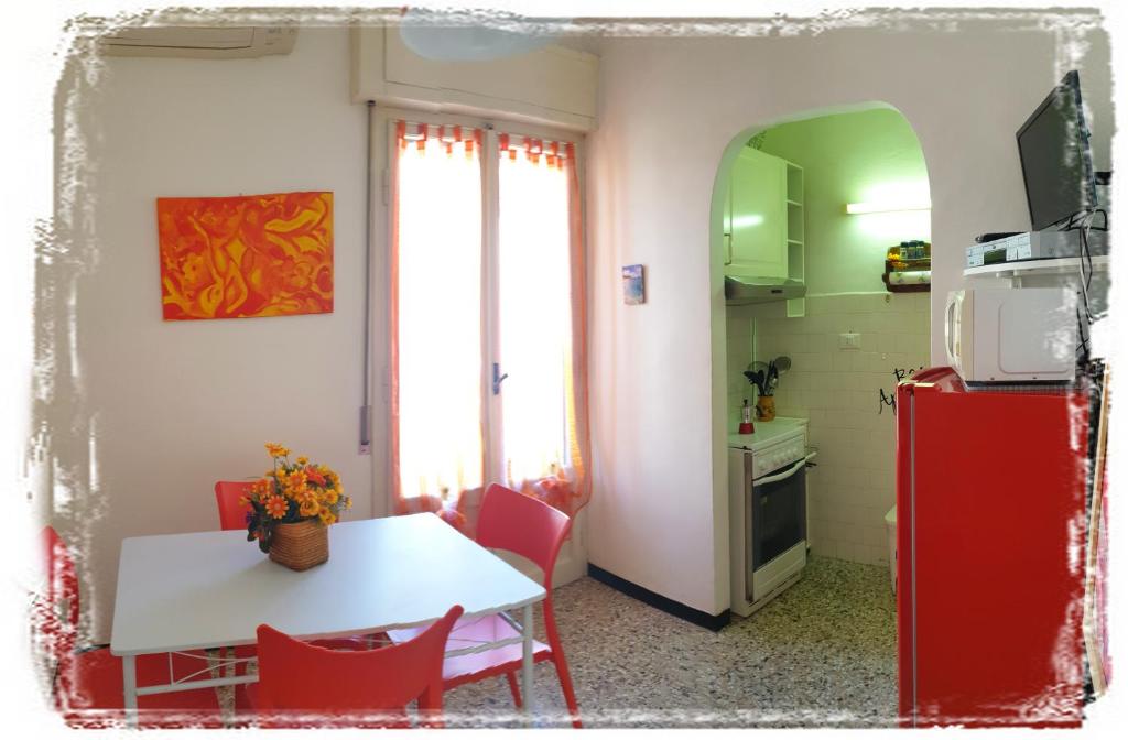 Kuchyňa alebo kuchynka v ubytovaní Casa Vacanza Marina, in pieno centro a pochi passi dal mare e con aria condizionata!