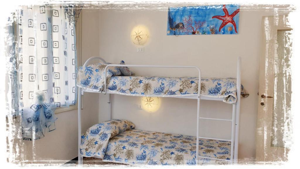 Posteľ alebo postele v izbe v ubytovaní Casa Vacanza Marina, in pieno centro a pochi passi dal mare e con aria condizionata!