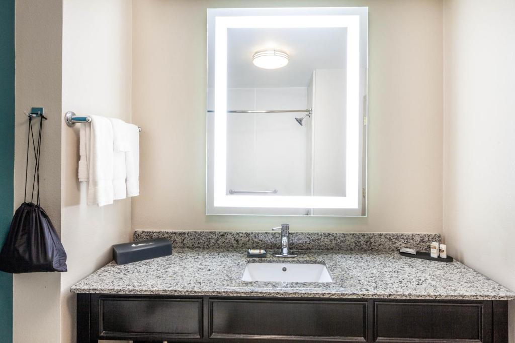 La Quinta by Wyndham Midland North - Executive King Room