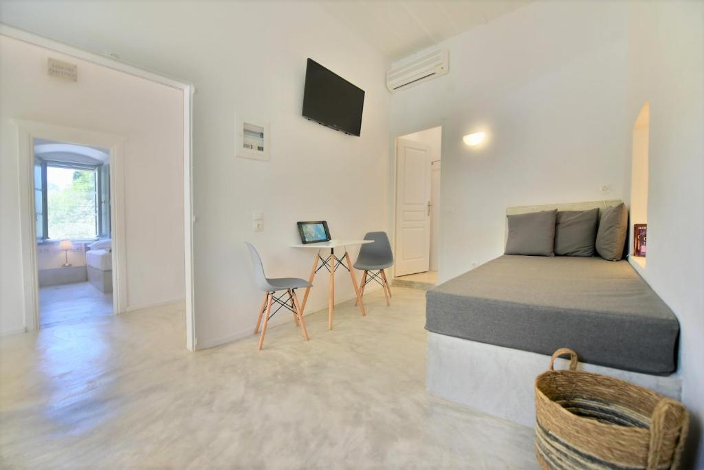 TV a/nebo společenská místnost v ubytování Loukia's Apartments