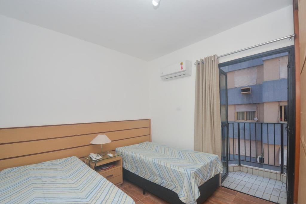 A bed or beds in a room at Flat Gonzaga Praia