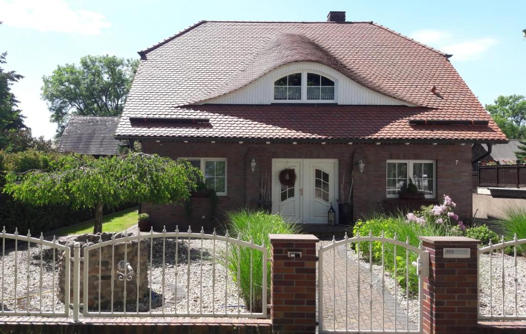a house with a white fence in front of it at Spreewald-Ferienwohnung Jahn in Radensdorf