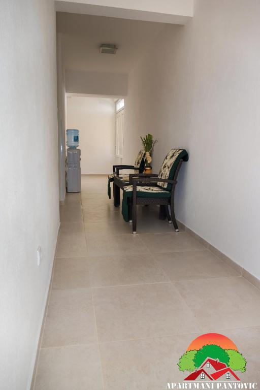 a hallway with a table and chairs in a room at Apartmani Pantovic - Apartman 1 in Trebinje