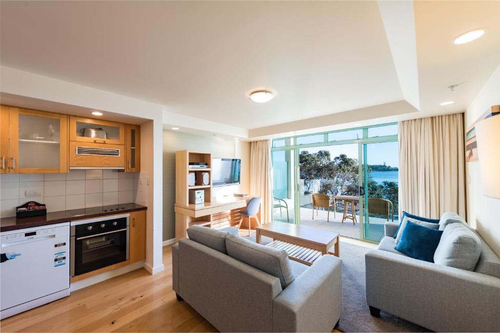 Kuchyň nebo kuchyňský kout v ubytování Paihia Beach Resort & Spa Hotel