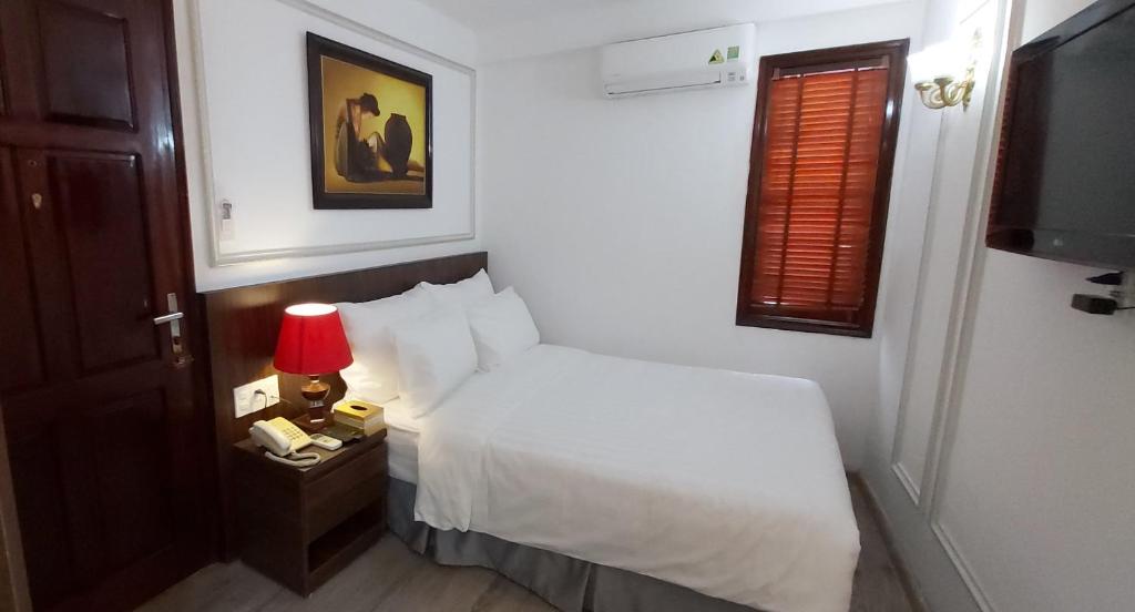 Postel nebo postele na pokoji v ubytování Hanoi Endless Hotel
