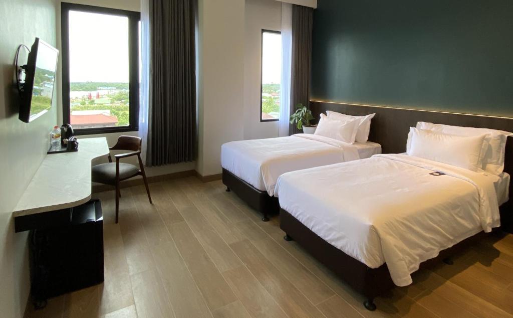 Postel nebo postele na pokoji v ubytování Luminor Hotel Tanjung Selor By WH