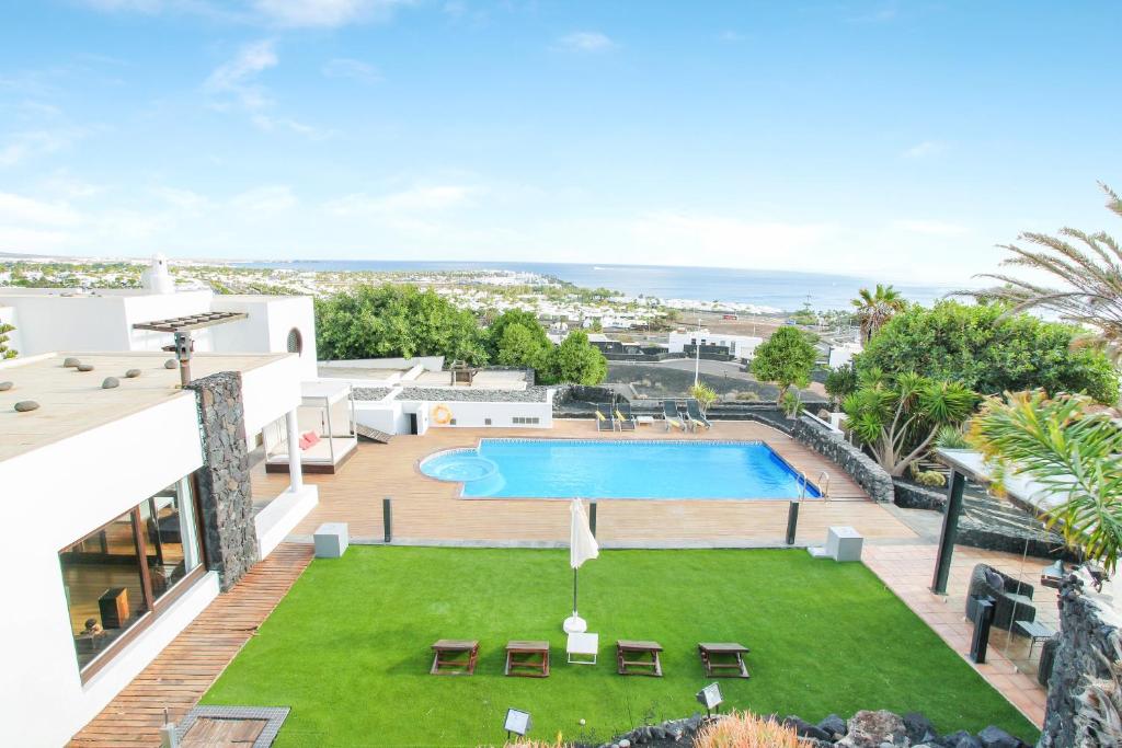 The swimming pool at or close to Villa Abaego