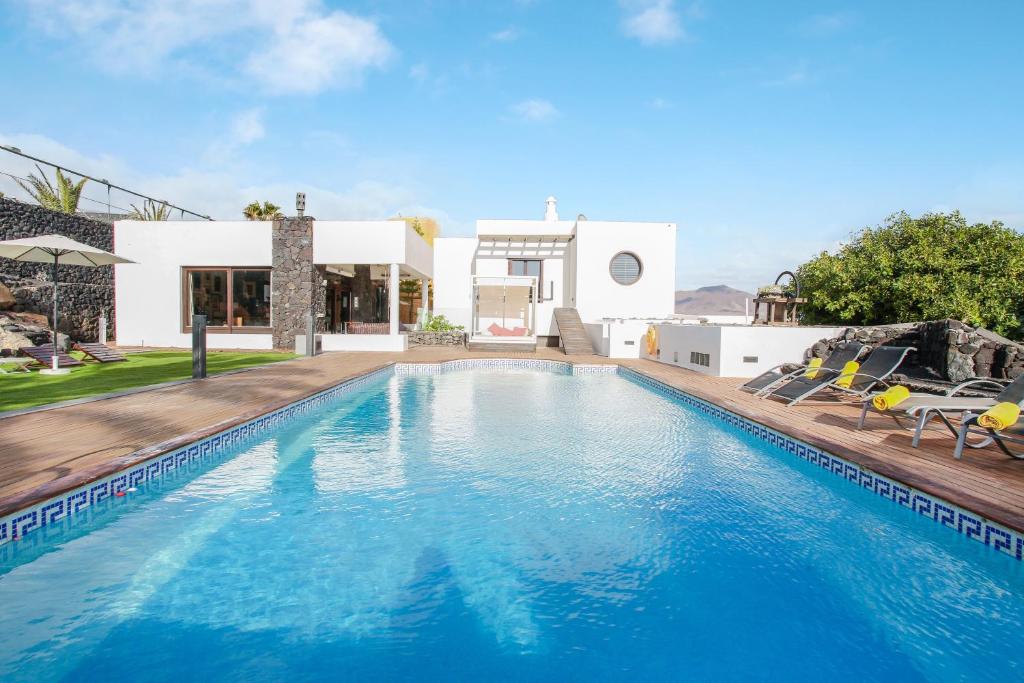 The swimming pool at or close to Villa Abaego