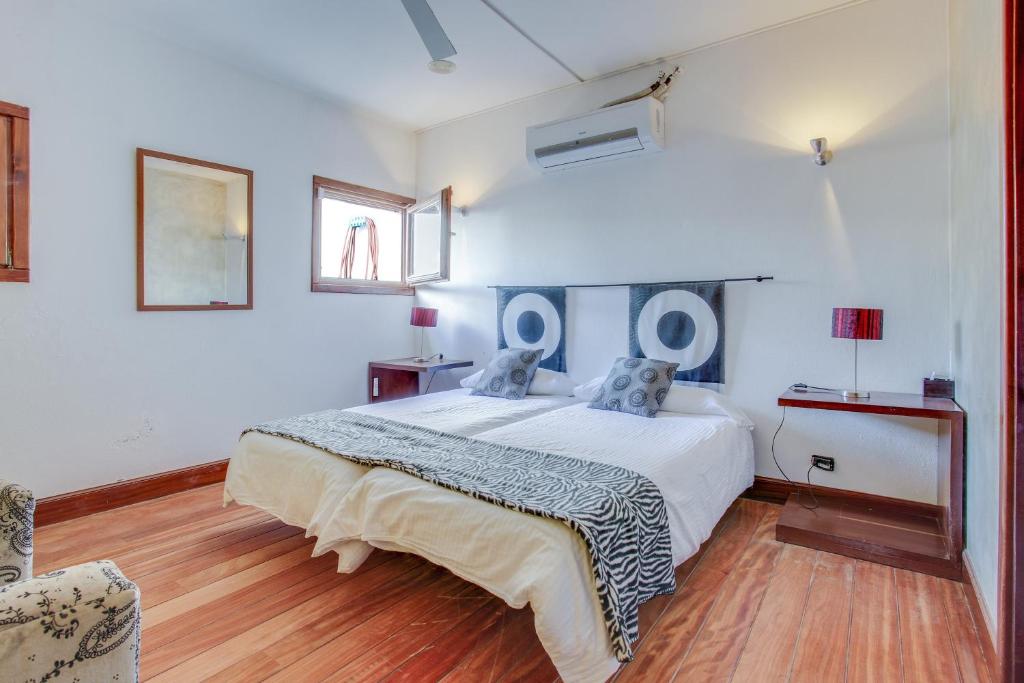 A bed or beds in a room at Villa Abaego