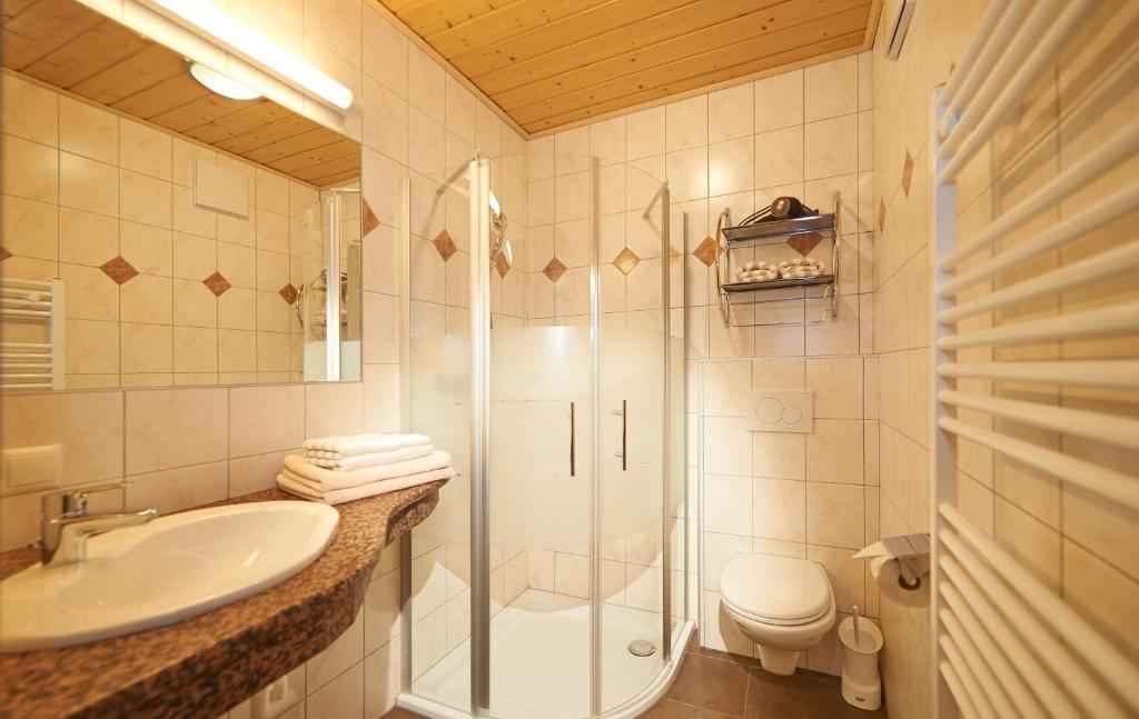 Baðherbergi á Gästehaus Emmi