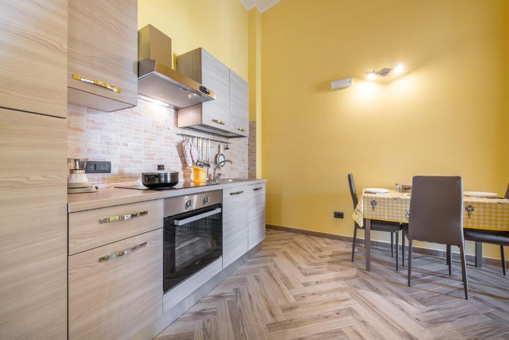A kitchen or kitchenette at Paradise Home