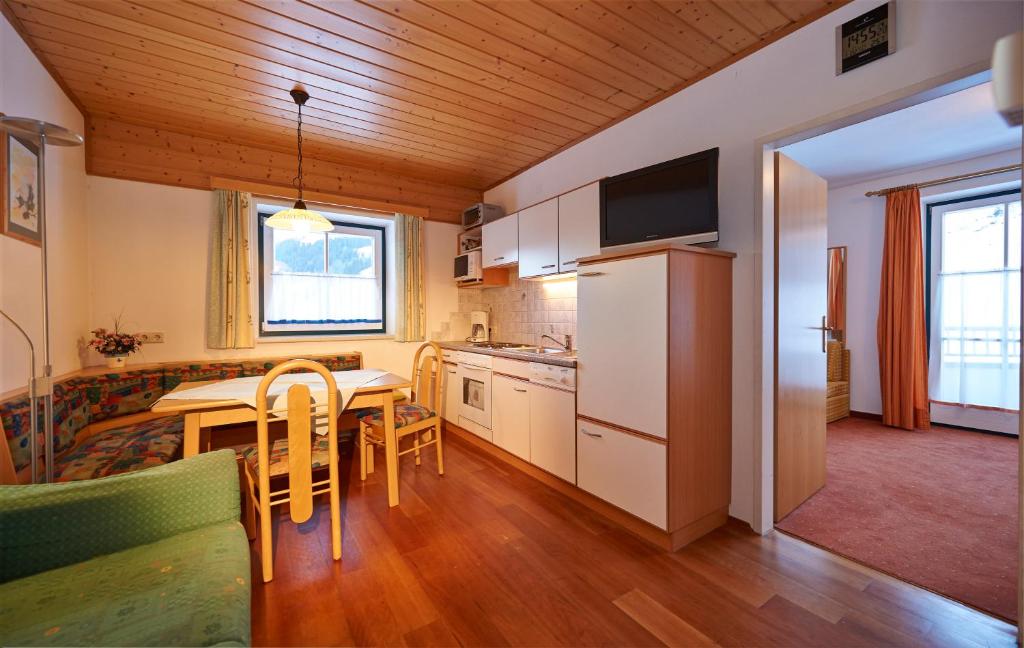 Eldhús eða eldhúskrókur á Gästehaus Emmi